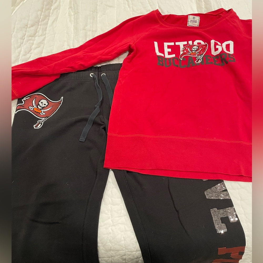 Tampa Bay, Buccaneers sweatshirt and sweatpants